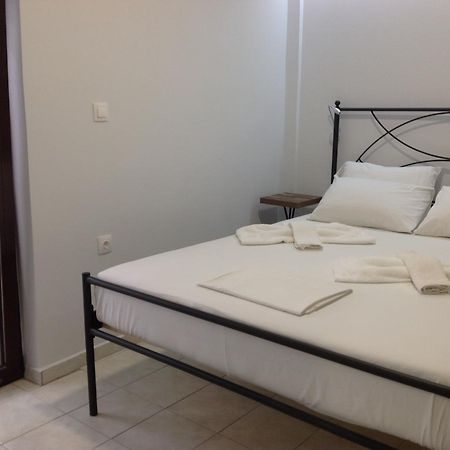 Eva Rooms Makrýgialos Esterno foto