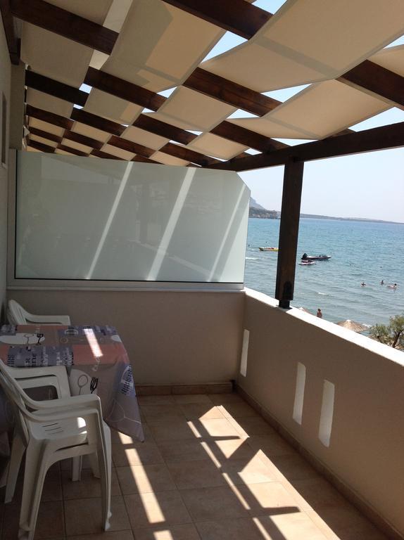 Eva Rooms Makrýgialos Esterno foto