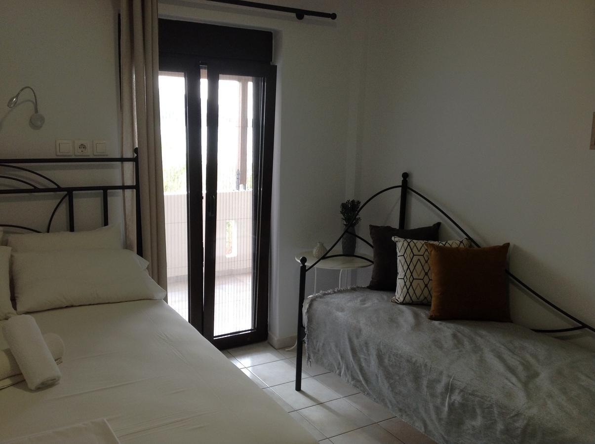 Eva Rooms Makrýgialos Esterno foto